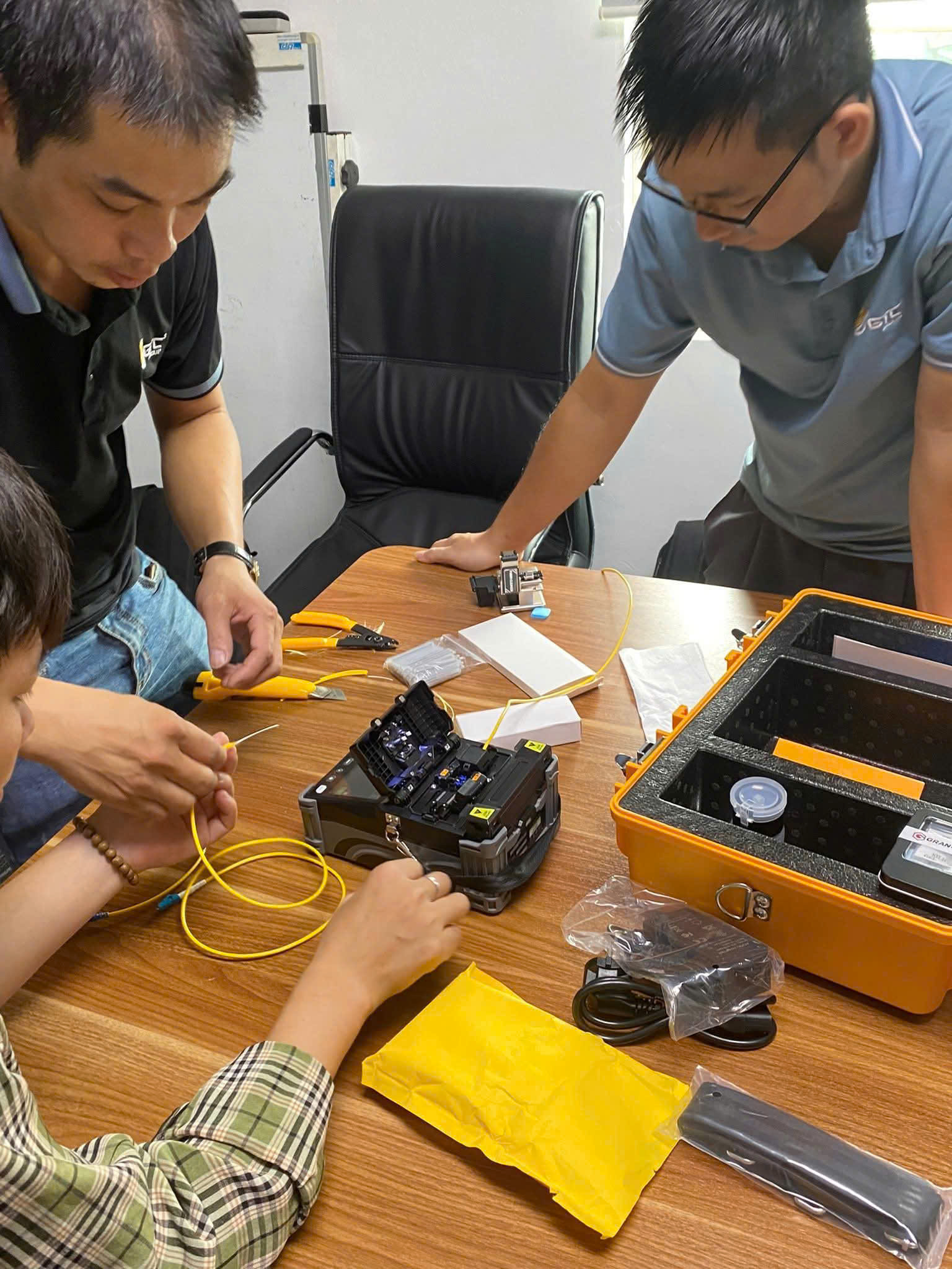 Đào tạo máy hàn cáp quang - Máy đo cáp quang